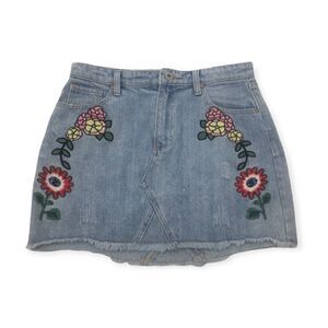 Vestique Floral Daisy Embroidered Denim Skirt